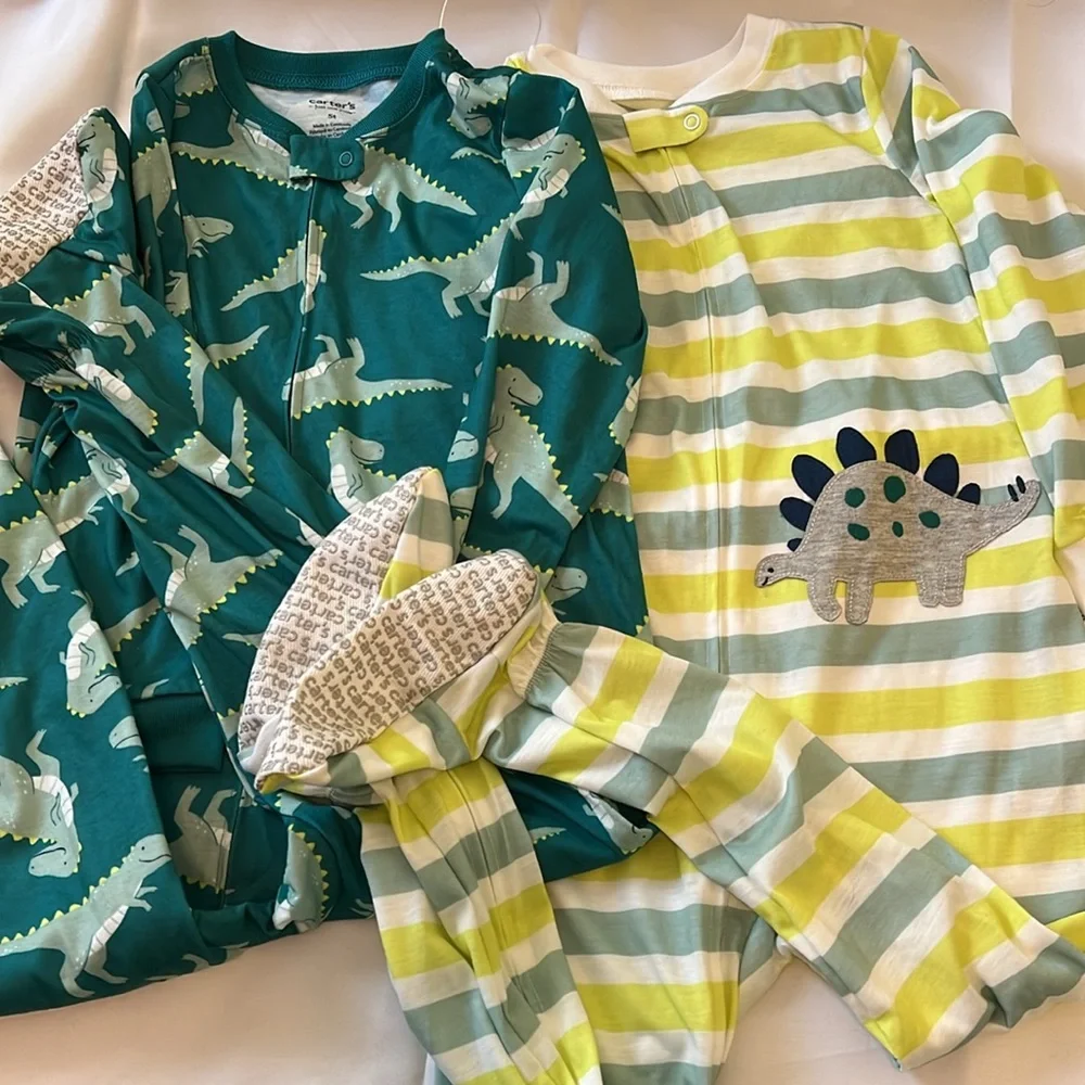 Carter’s set of 2 5T onsie zip up dinosaur pajamas with no slip feet NWT